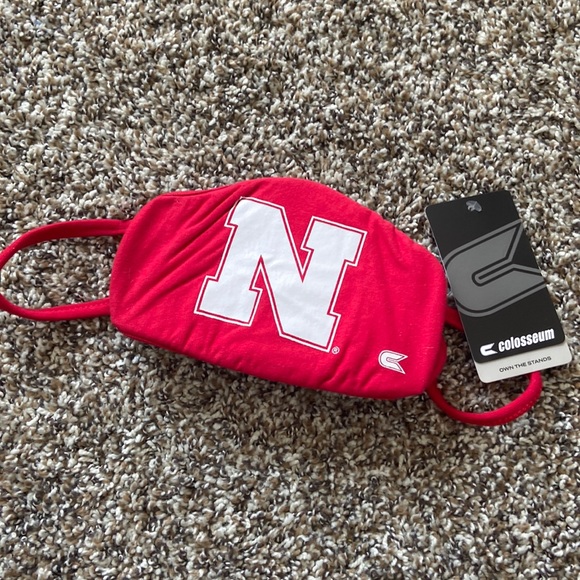 Colosseum Other - Nebraska Huskers cloth reusable face mask nwt